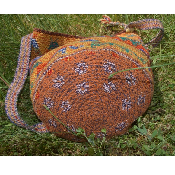 Peruvian Boho Style Bucket Bag - Picture 3 of 6